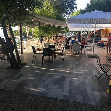 Apartman Kora Njivice Buitenkant foto