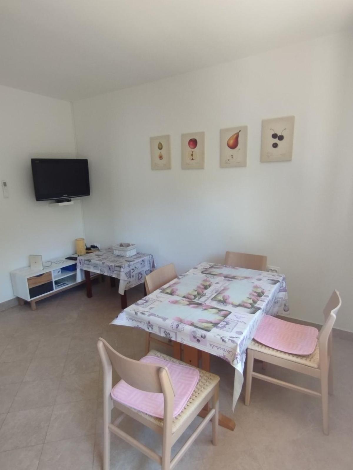 Apartment Kora Njivice